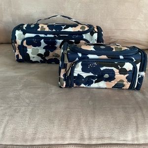 Lug cosmetic/toiletries bag